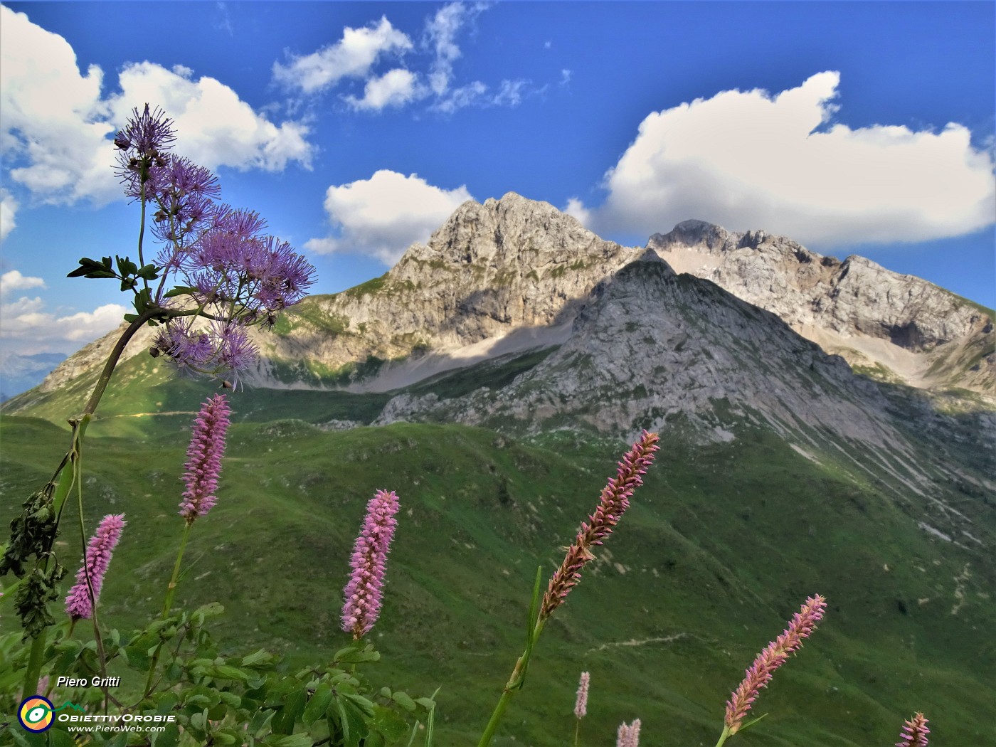 66 Erica ed io ci abbassiamo invece in Val Vedra.JPG